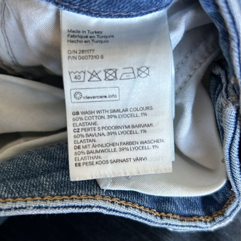 Women’s Size 25 (2) & Denim Distressed Jeans, Inseam 27’’ - Picture 8 of 8